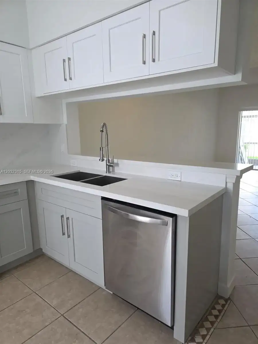 1 Simonton Cir # 1, Weston FL 33326 photo 3