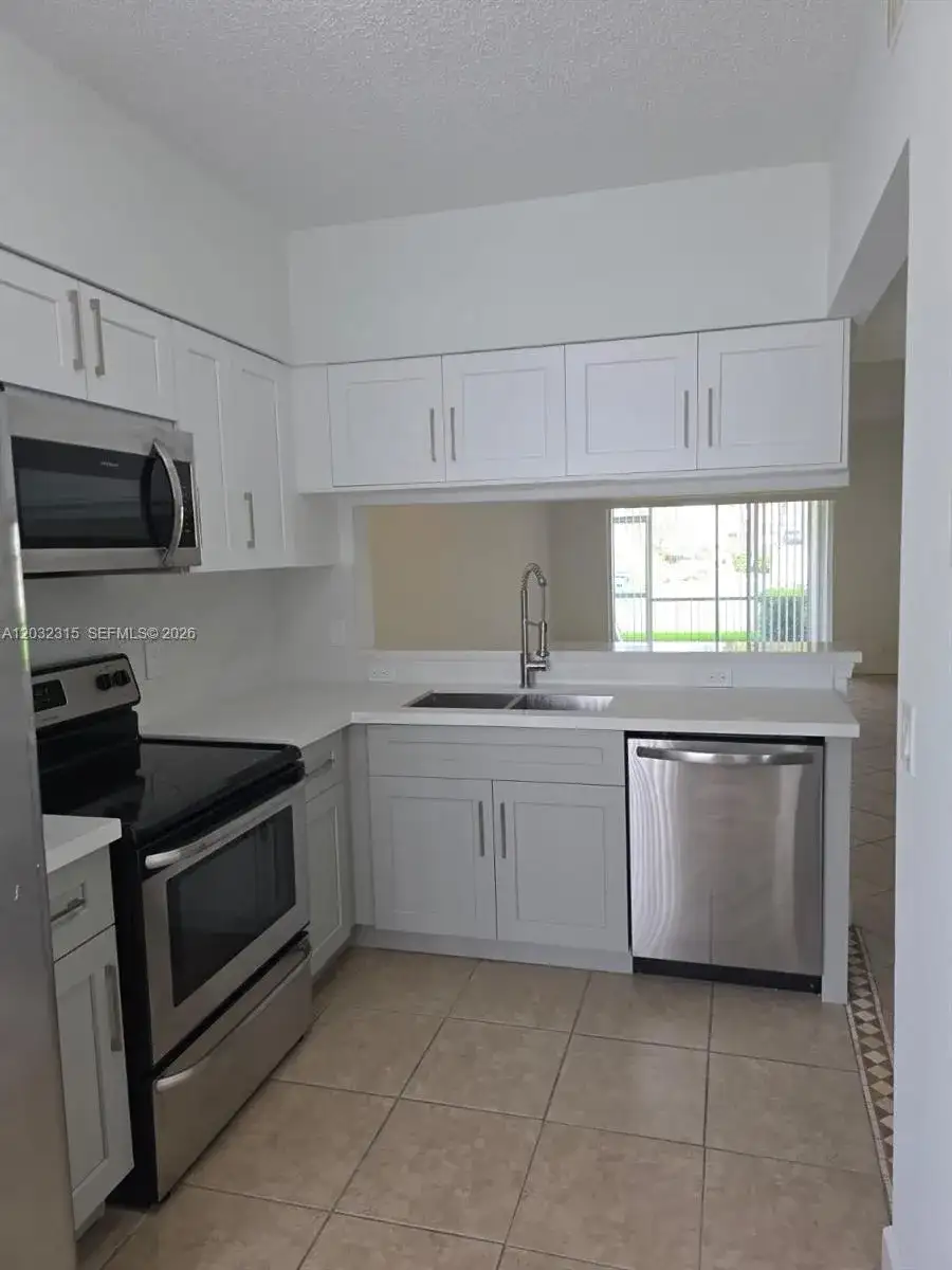 1 Simonton Cir # 1, Weston FL 33326 photo 4