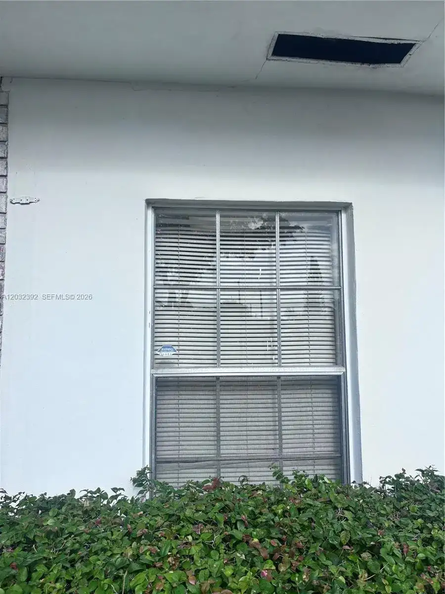 17280 NE 19th Ave, North Miami Beach FL 33162 photo 5