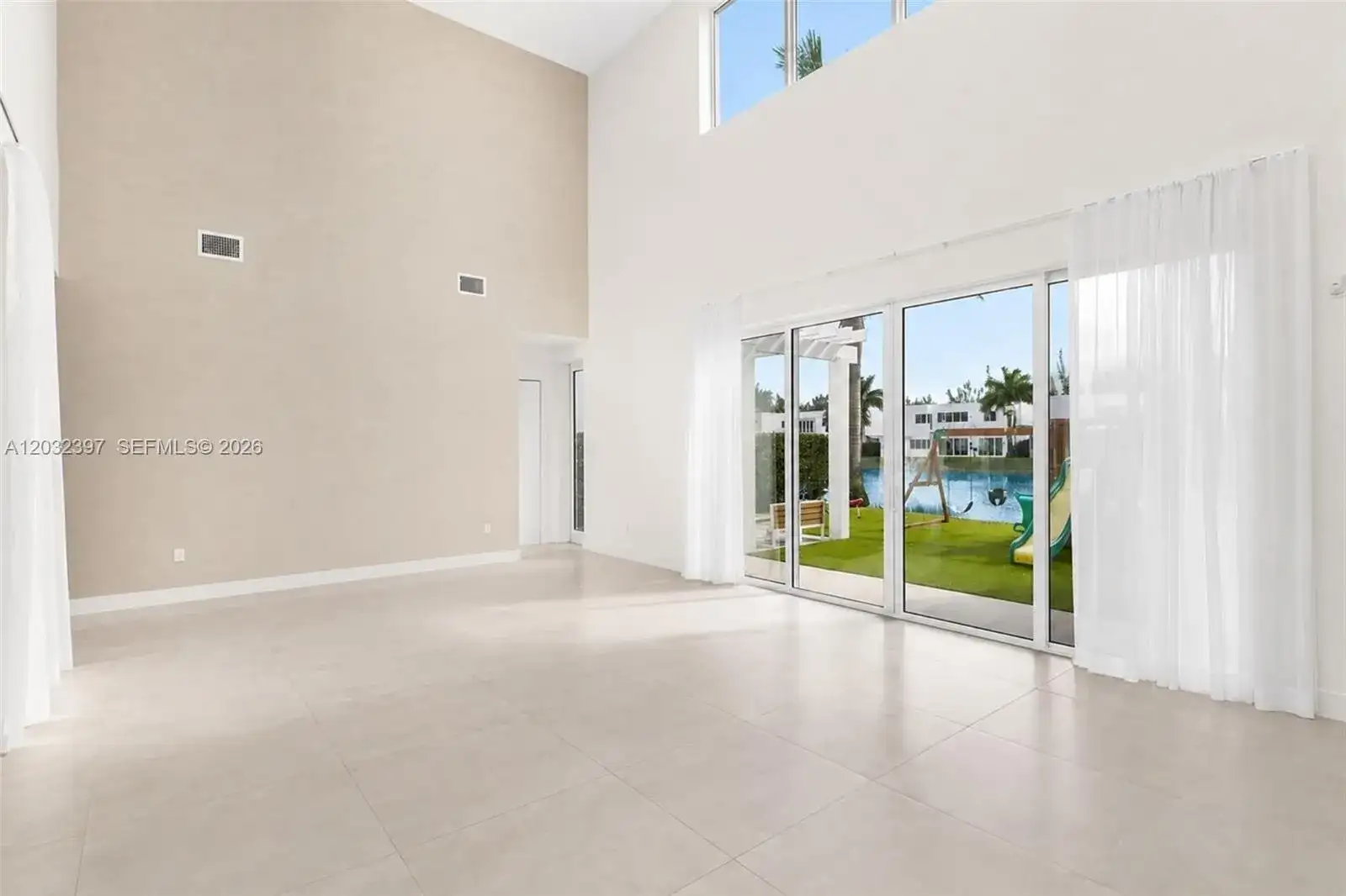 10286 NW 75th Ter, Doral FL 33178 photo 2