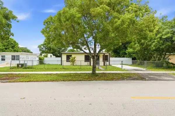 2520 NW 160th St, Miami Gardens FL 33054 photo 4