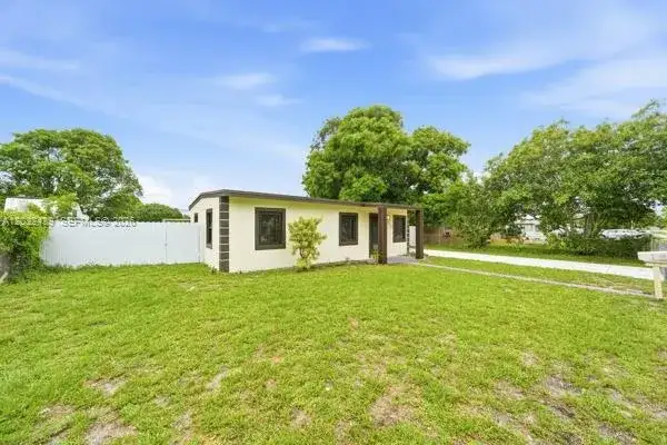 2520 NW 160th St, Miami Gardens FL 33054 photo 5