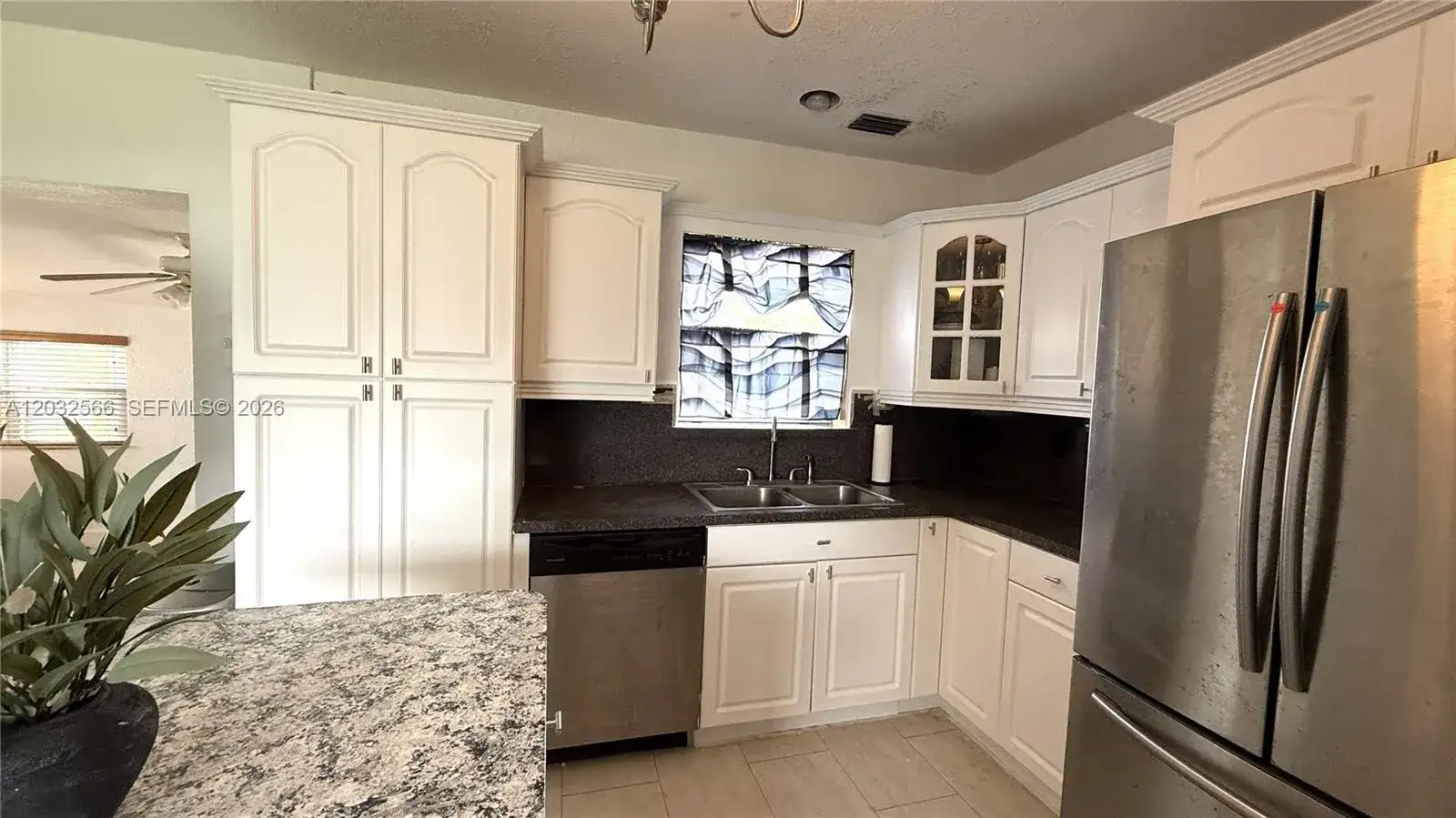 1245 NE 203rd St, Miami FL 33179 photo 4