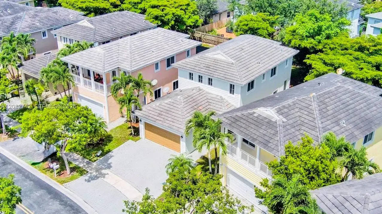 363 NE 35th Ter, Homestead FL 33033 photo 3