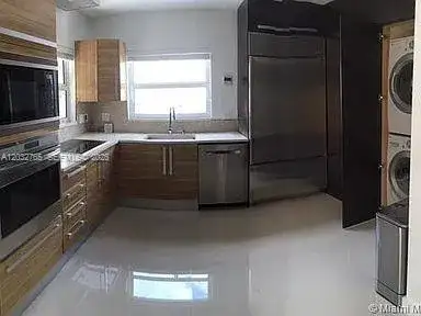 3 Farrey Ln # 3, Miami Beach FL 33139 photo 2