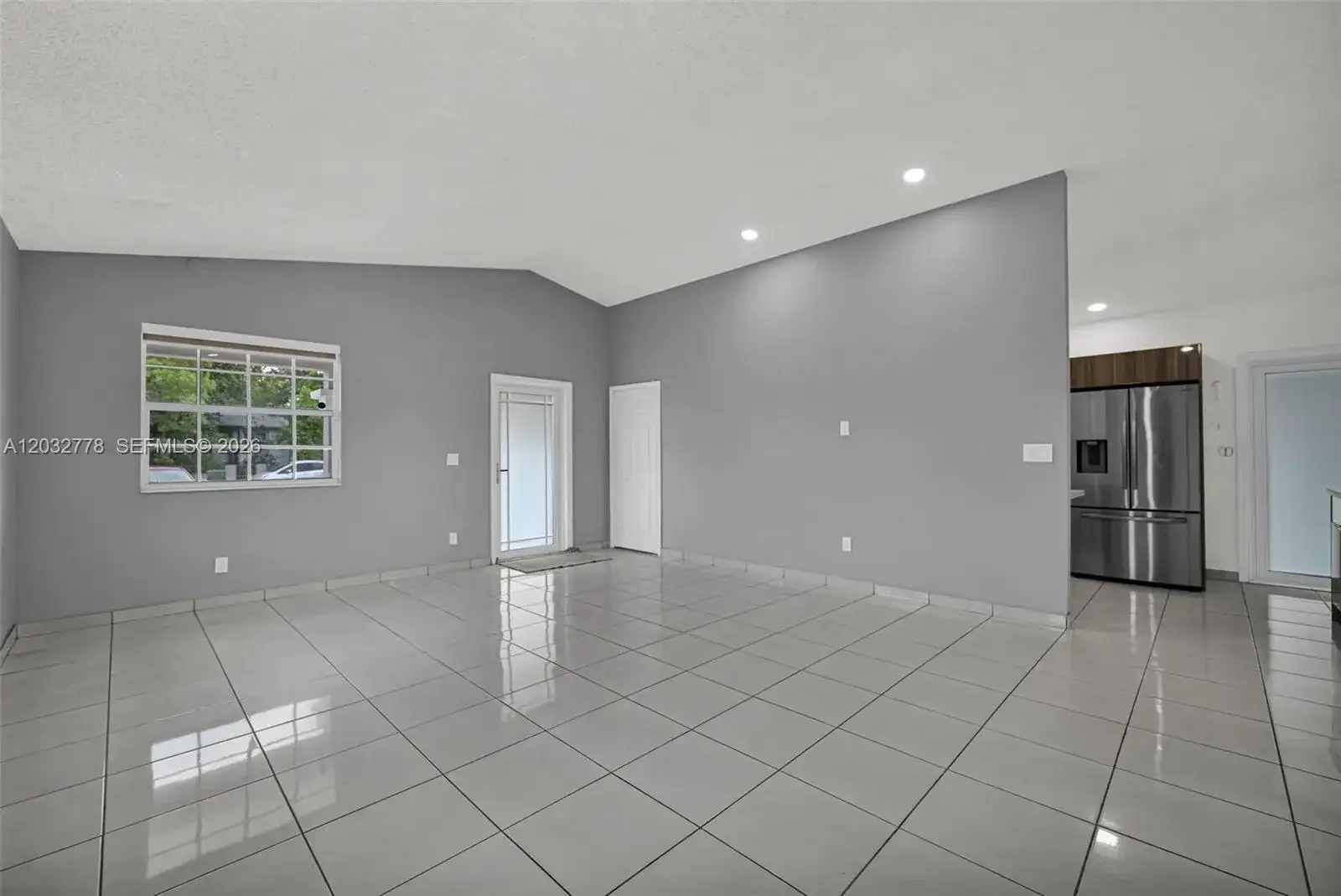 451 E 37th St, Hialeah FL 33013 photo 4