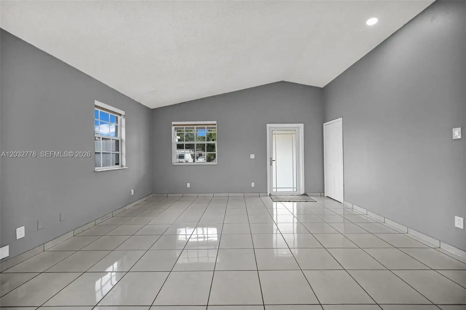 451 E 37th St, Hialeah FL 33013 photo 5
