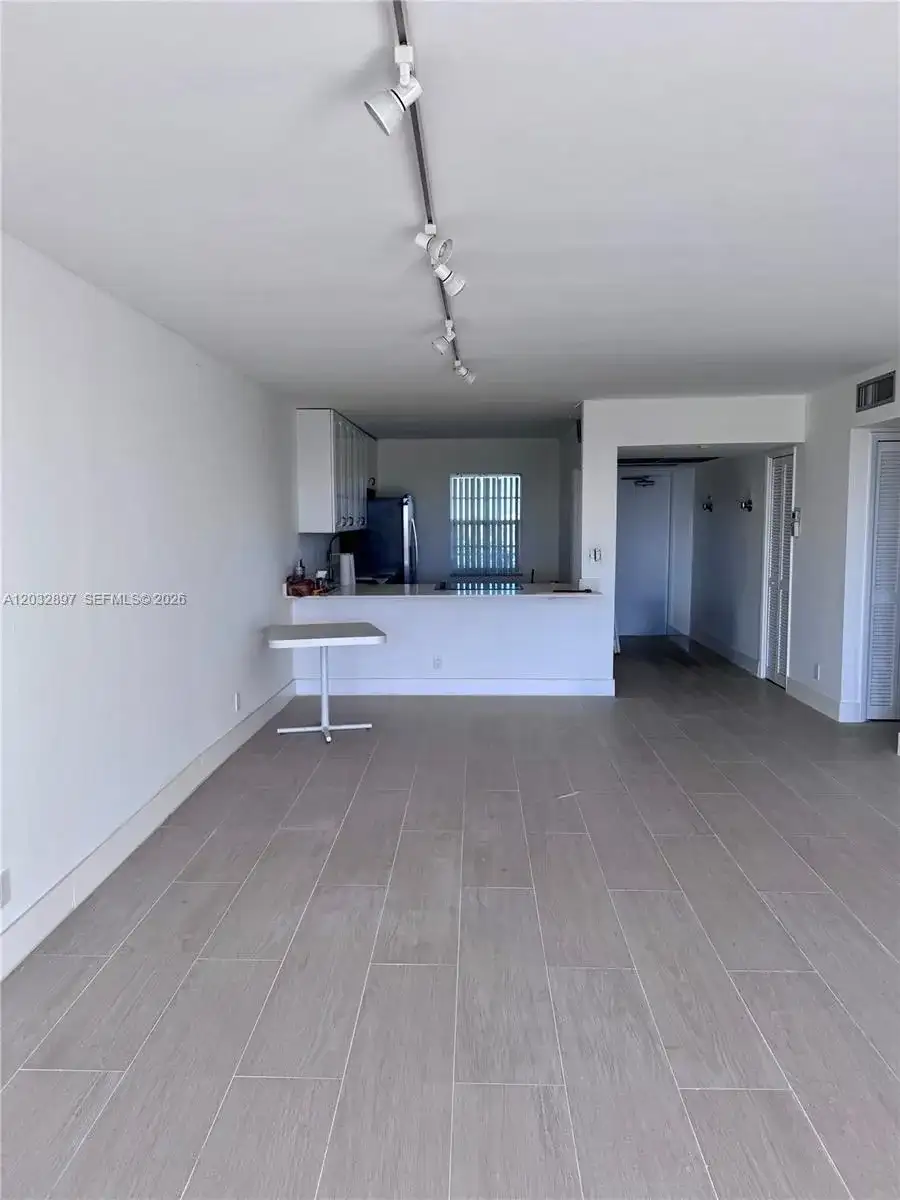 575 Oaks Ln # 1008, Pompano Beach FL 33069 photo 3
