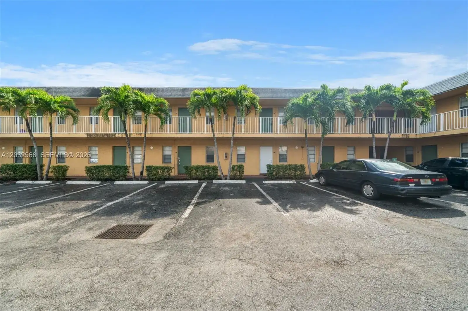 4081 N Dixie Hwy # 27, Oakland Park FL 33334 photo 2