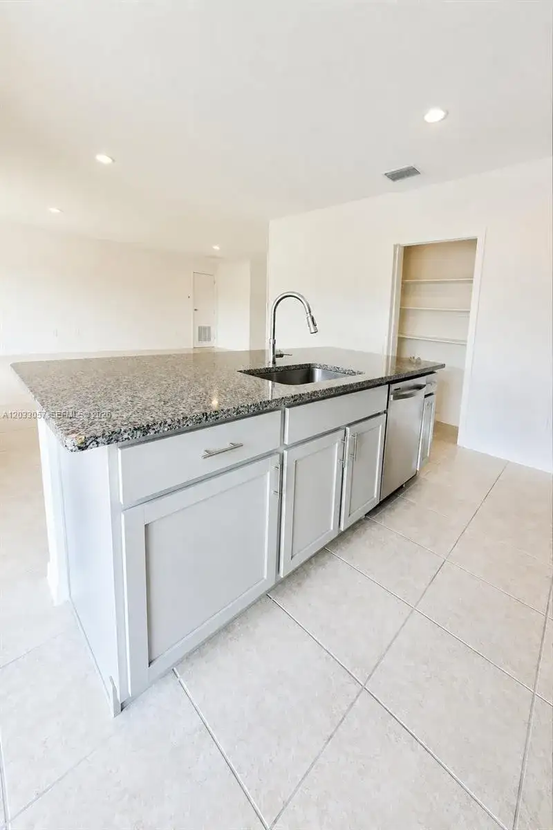 811 SERENADE St NW, Palm Bay FL 32907 photo 3
