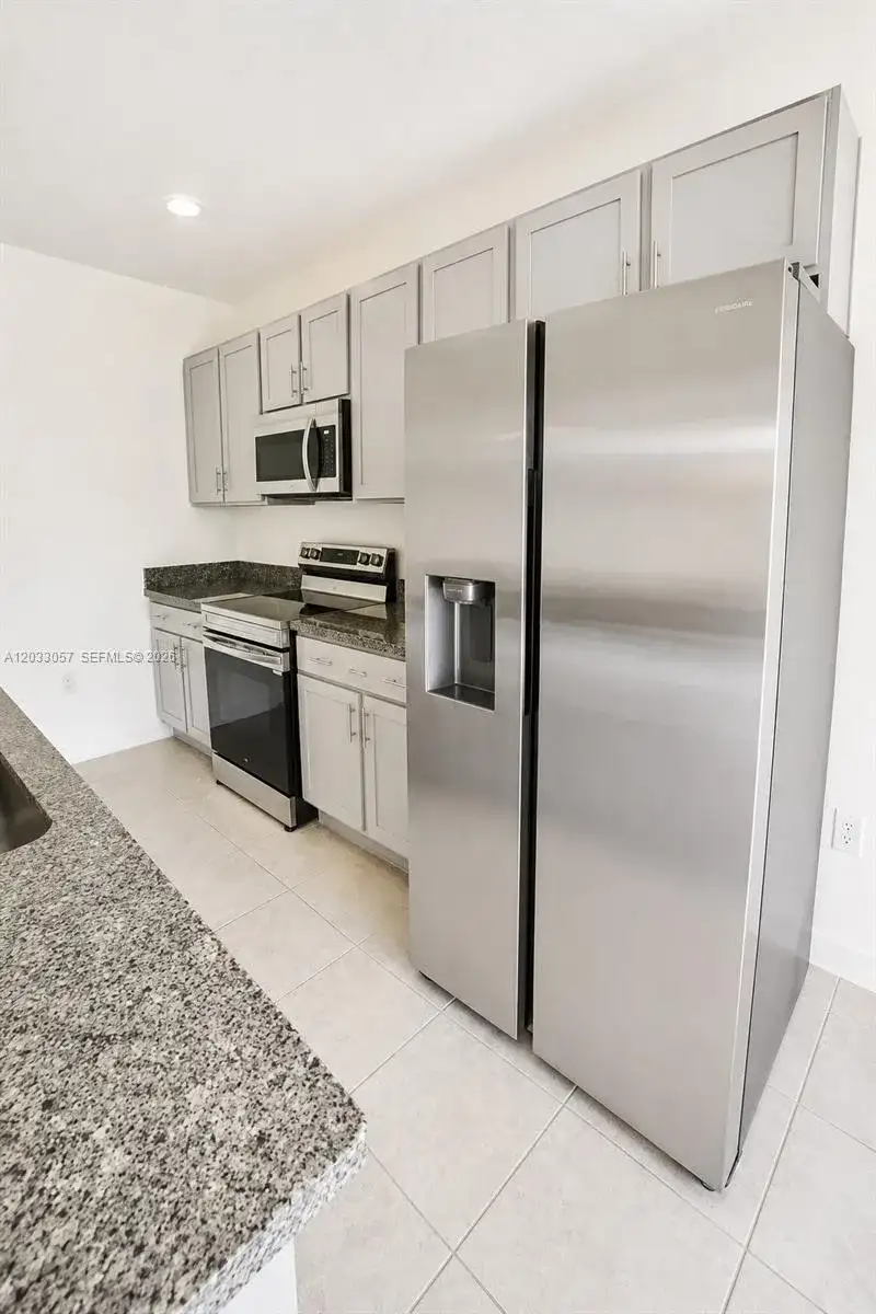811 SERENADE St NW, Palm Bay FL 32907 photo 4