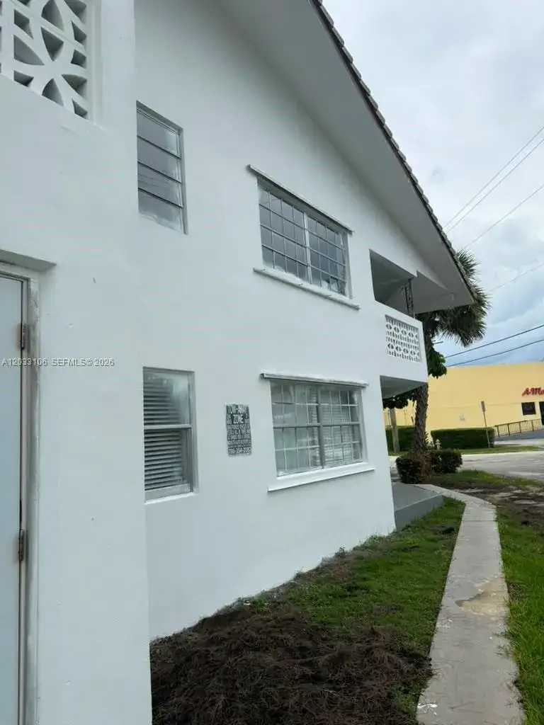 11970 NE 19th Dr, North Miami FL 33181 photo 2