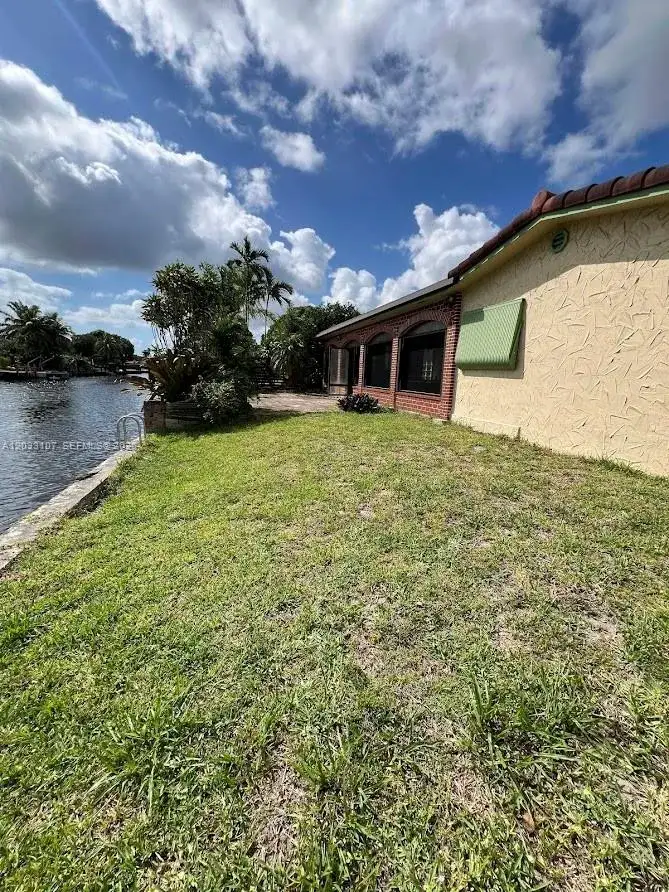 1881 NW 36th St, Oakland Park FL 33309 photo 4