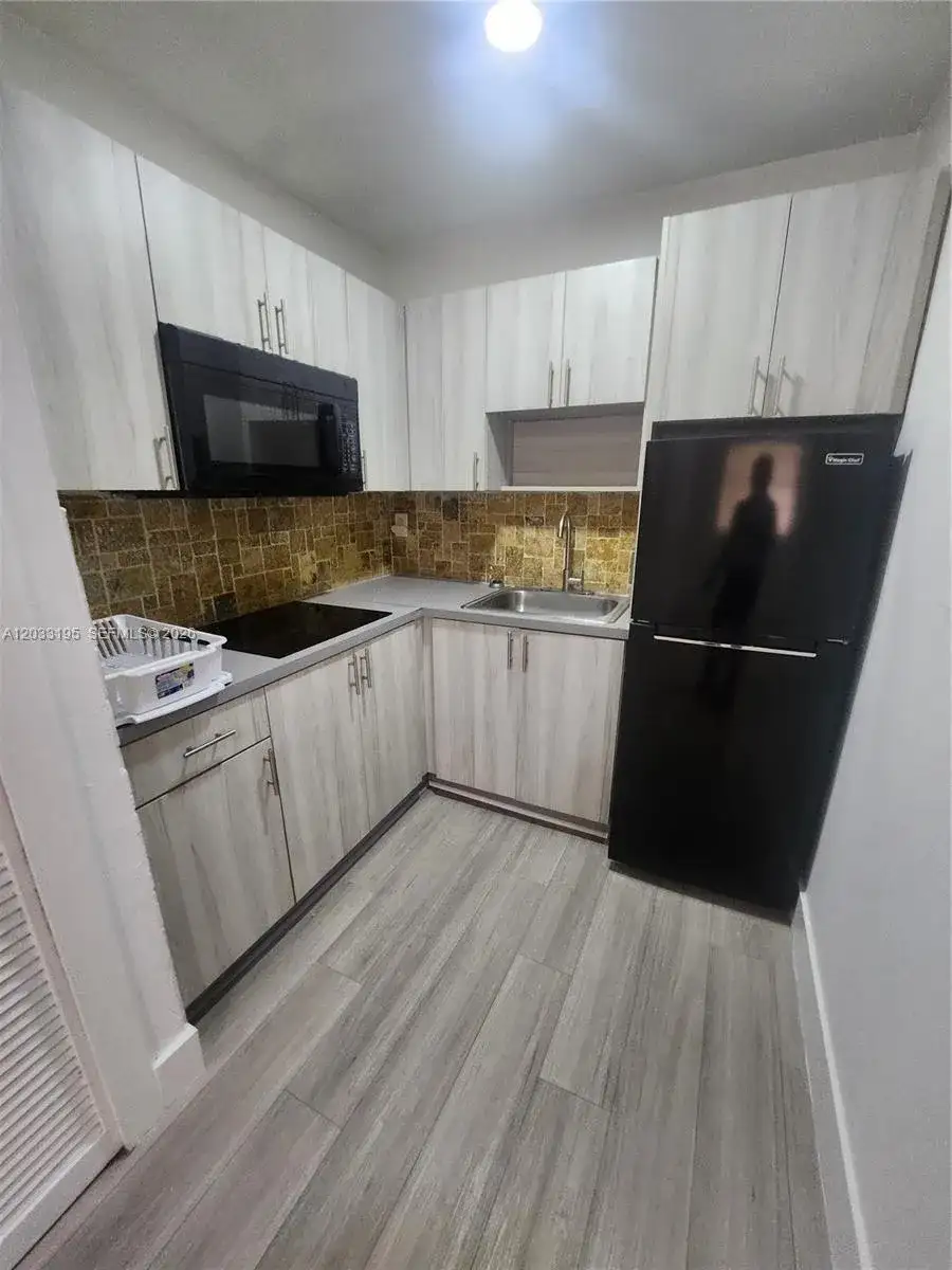 2700 Collins Ave # 302, Miami Beach FL 33140 photo 3