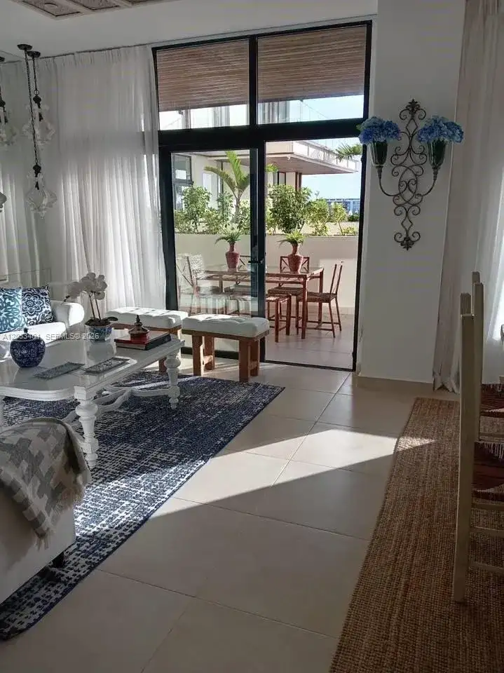 1 1 # 205, FL photo 5