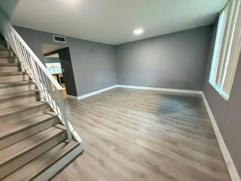 274 NE 141st St # 3C, Miami FL 33161 photo 2