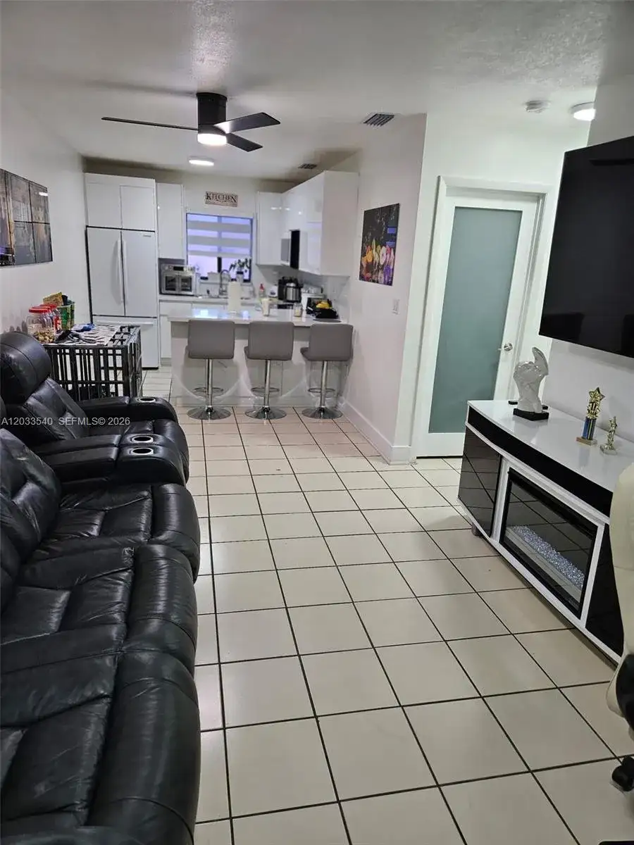 2348 W 56th St # 19, Hialeah FL 33016 photo 3