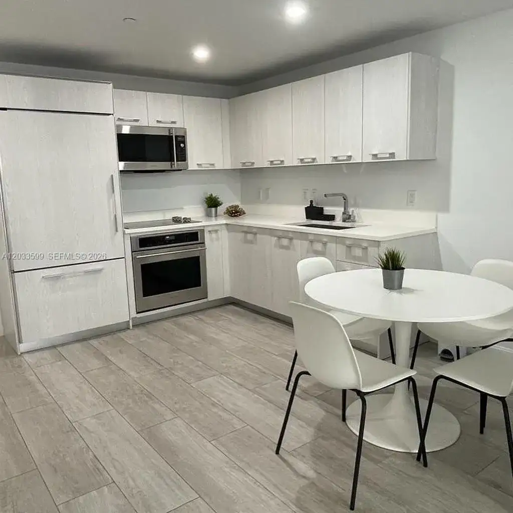 45 SW 9th St # 1407, Miami FL 33130 photo 2