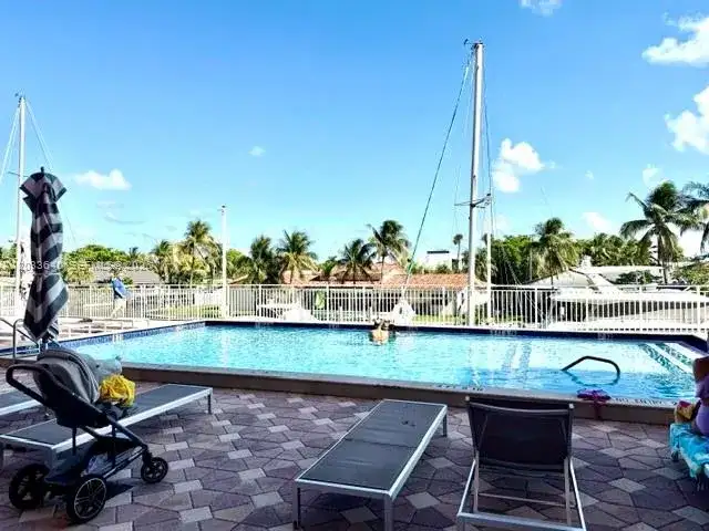 2450 NE 135th St # 704, North Miami FL 33181 photo 3