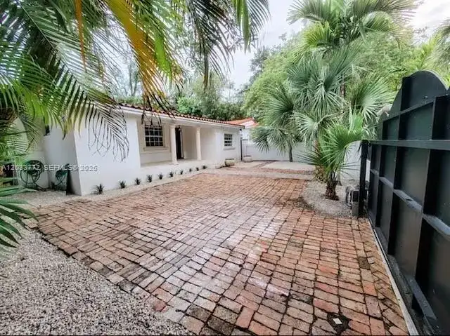 3685 SW 1st Ave, Miami FL 33145 photo 2