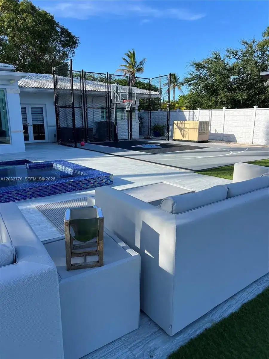 1100 NE 84th St, Miami FL 33138 photo 5