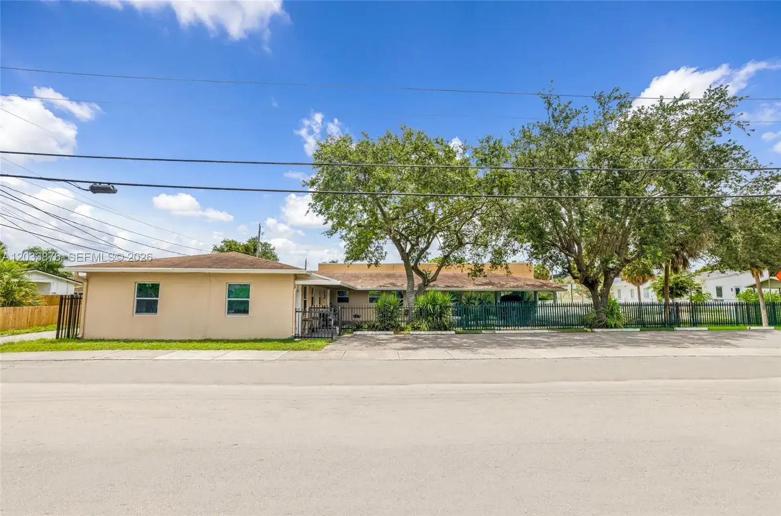 2247 Simms St, Hollywood FL 33020 photo 2