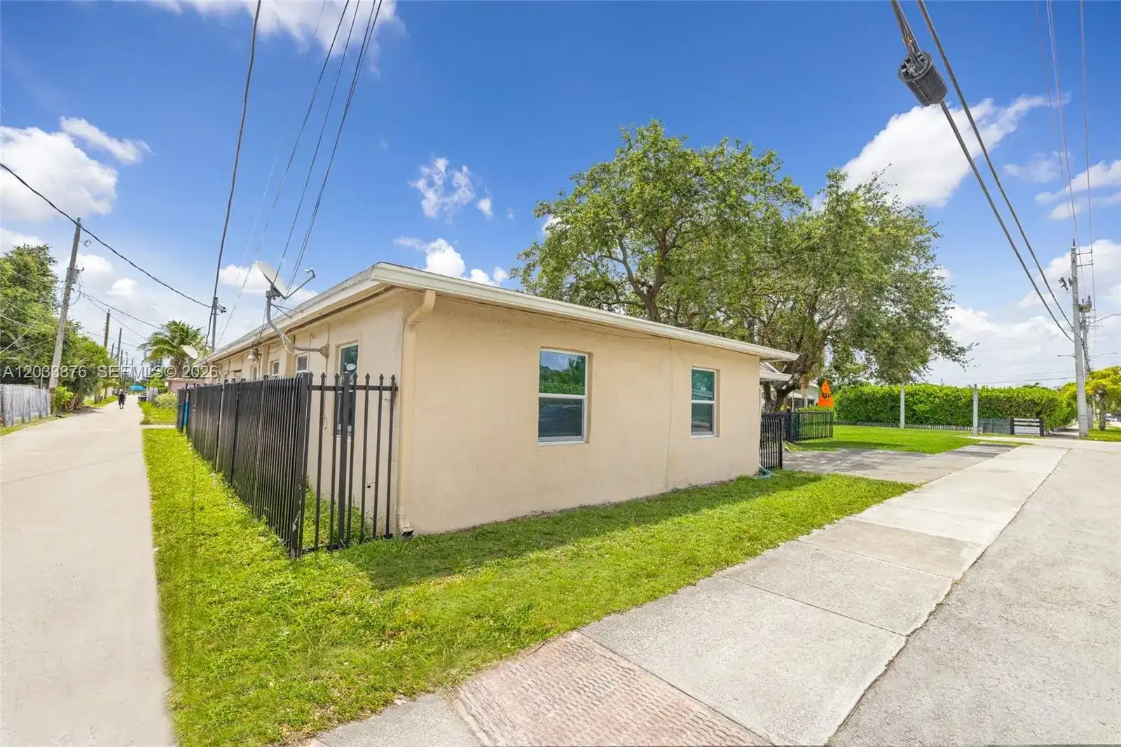2247 Simms St, Hollywood FL 33020 photo 3