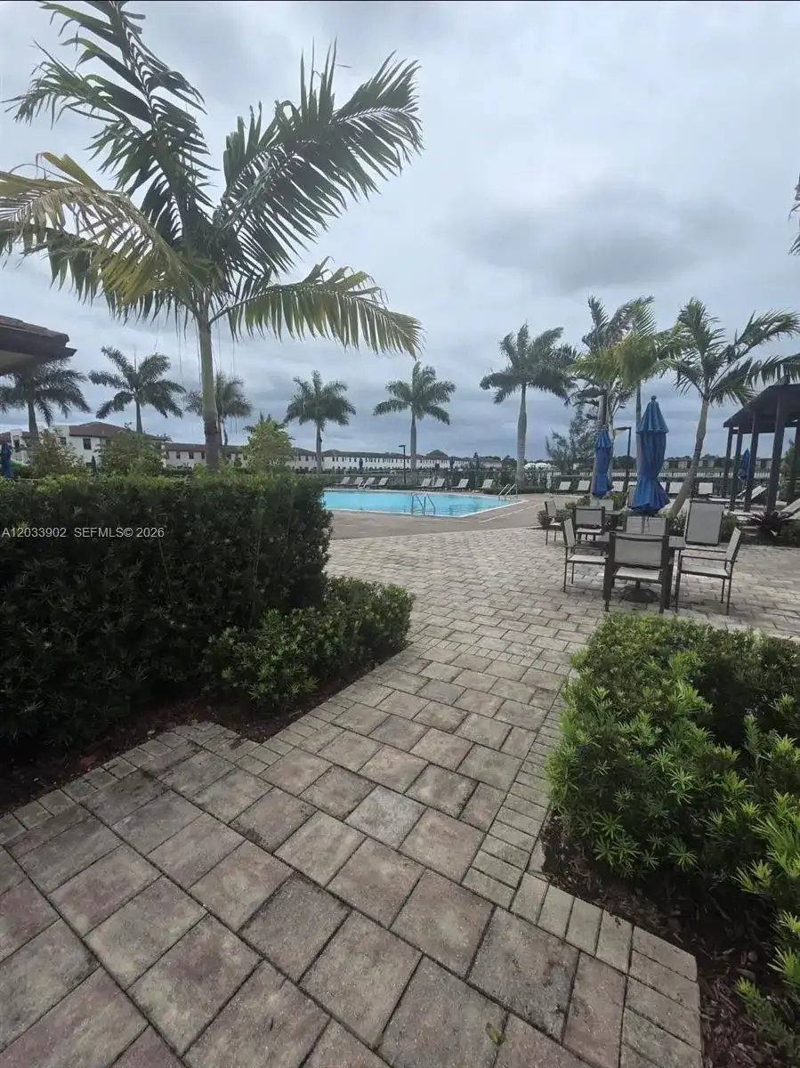 21124 NE 8th Ave, Miami FL 33179 photo 3