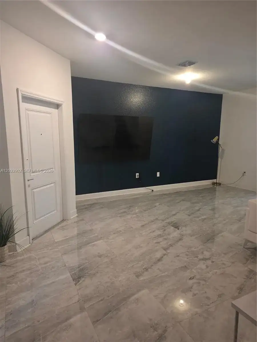 21124 NE 8th Ave, Miami FL 33179 photo 5