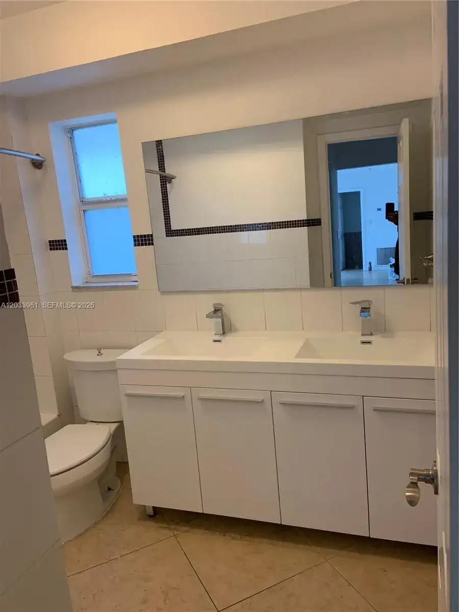 21260 NE 23rd Ave, Miami FL 33180 photo 2
