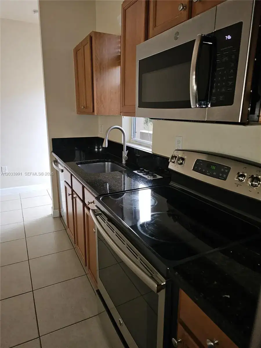 17066 SW 95th Ter, Miami FL 33196 photo 4