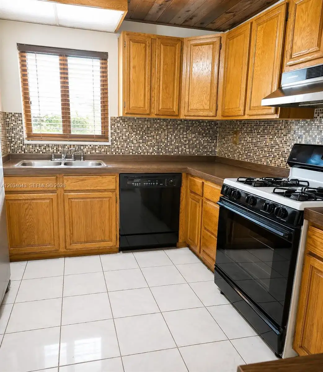 6521 SW 114th Ave, Miami FL 33173 photo 4