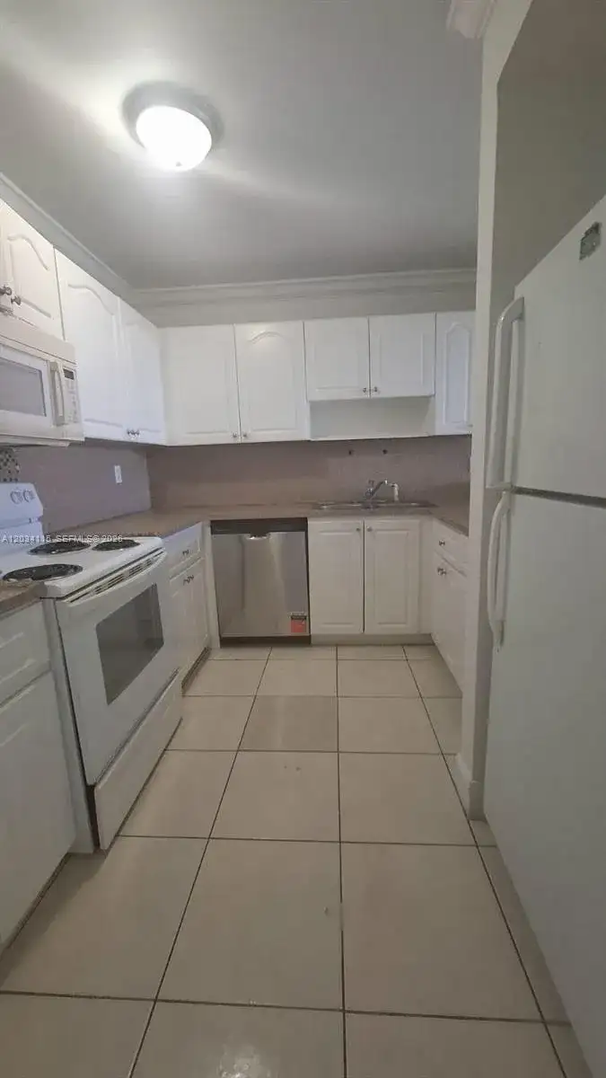 6940 Miami Gardens Dr # 522, Hialeah FL 33015 photo 2