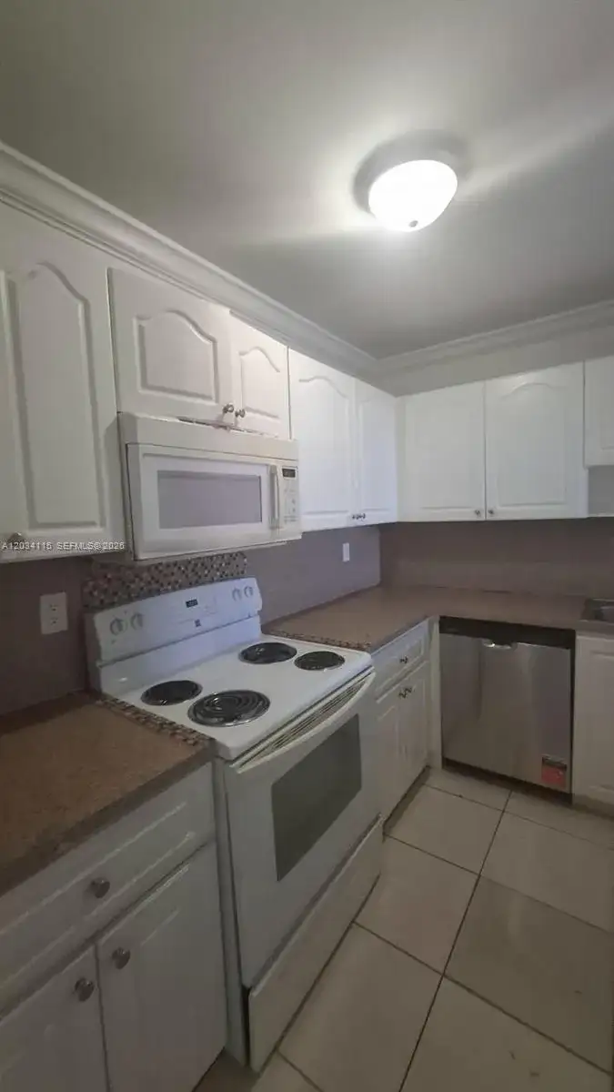6940 Miami Gardens Dr # 522, Hialeah FL 33015 photo 3