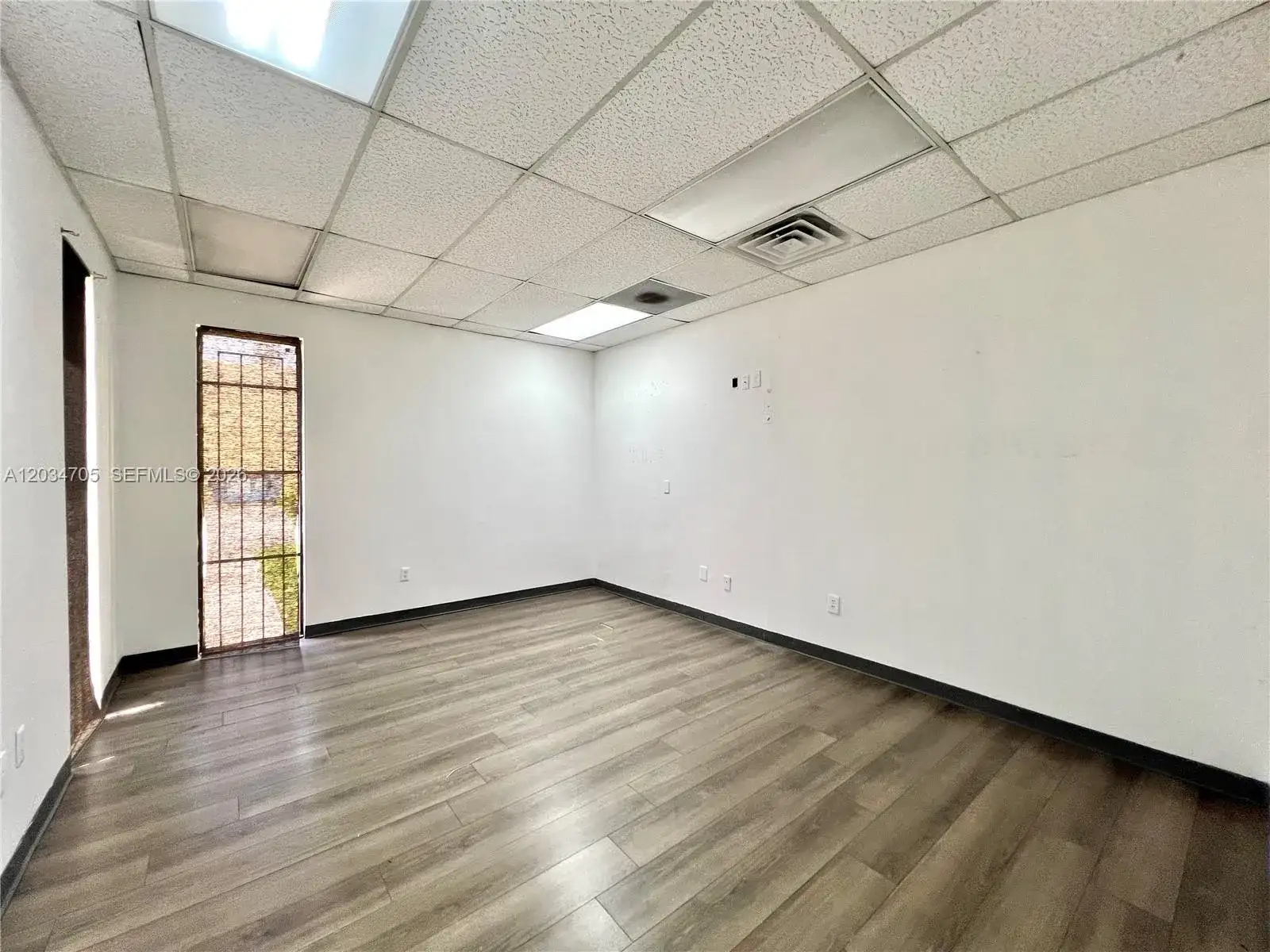 3425 NW 73rd Ave, Miami FL 33122 photo 2