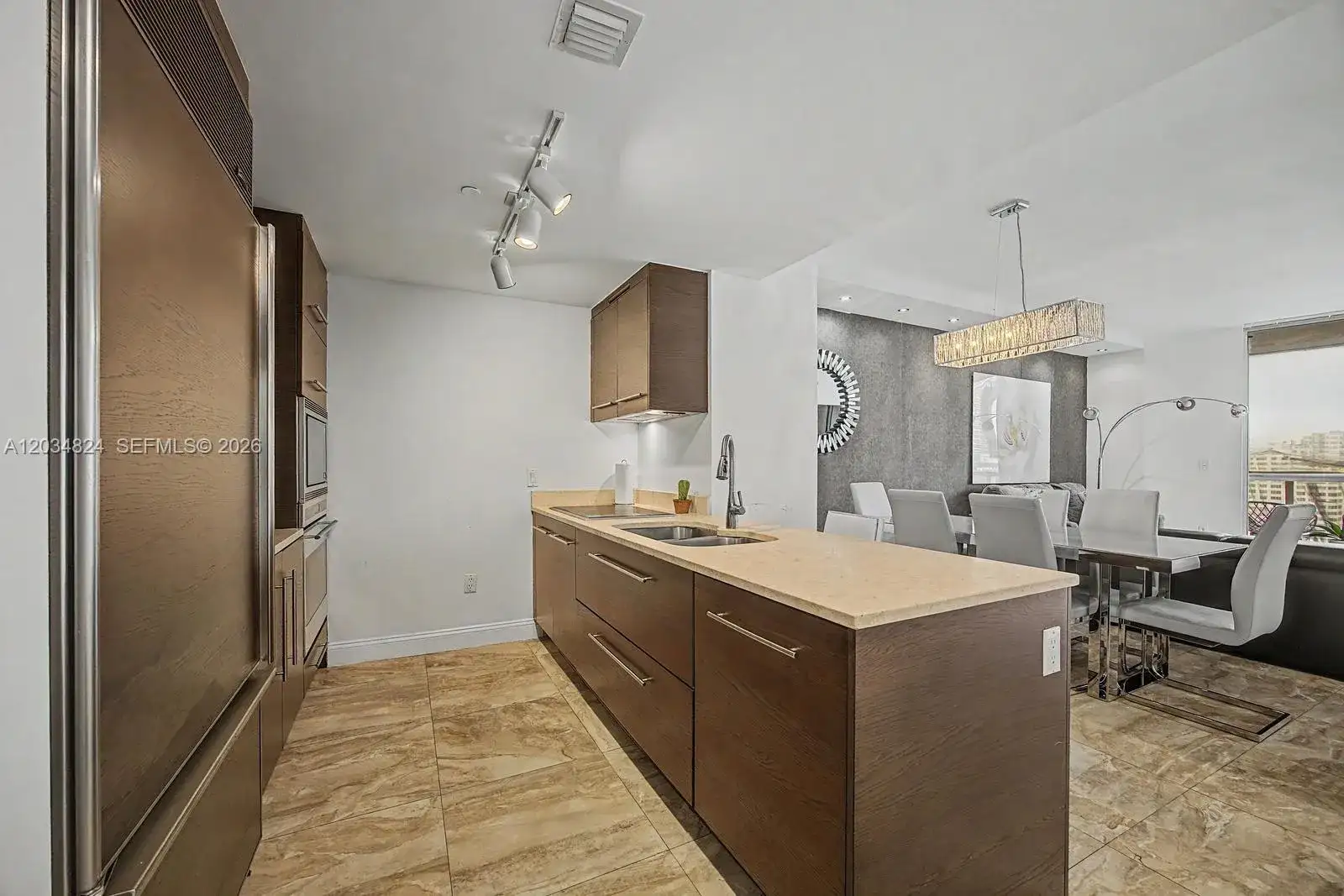 485 Brickell Ave # 2009, Miami FL 33131 photo 2