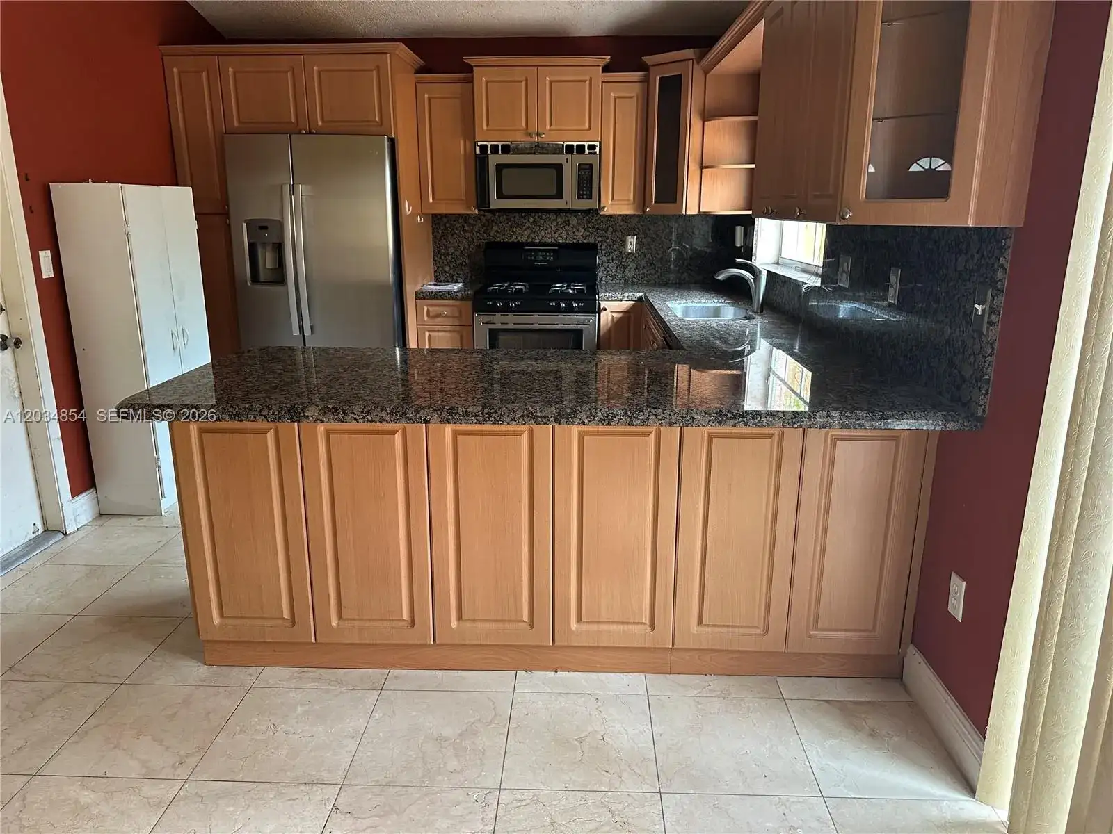 5768 NW 98, Doral FL 33178 photo 2