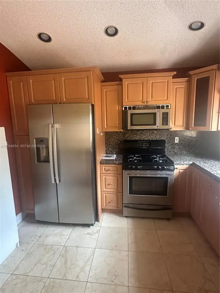 5768 NW 98, Doral FL 33178 photo 3