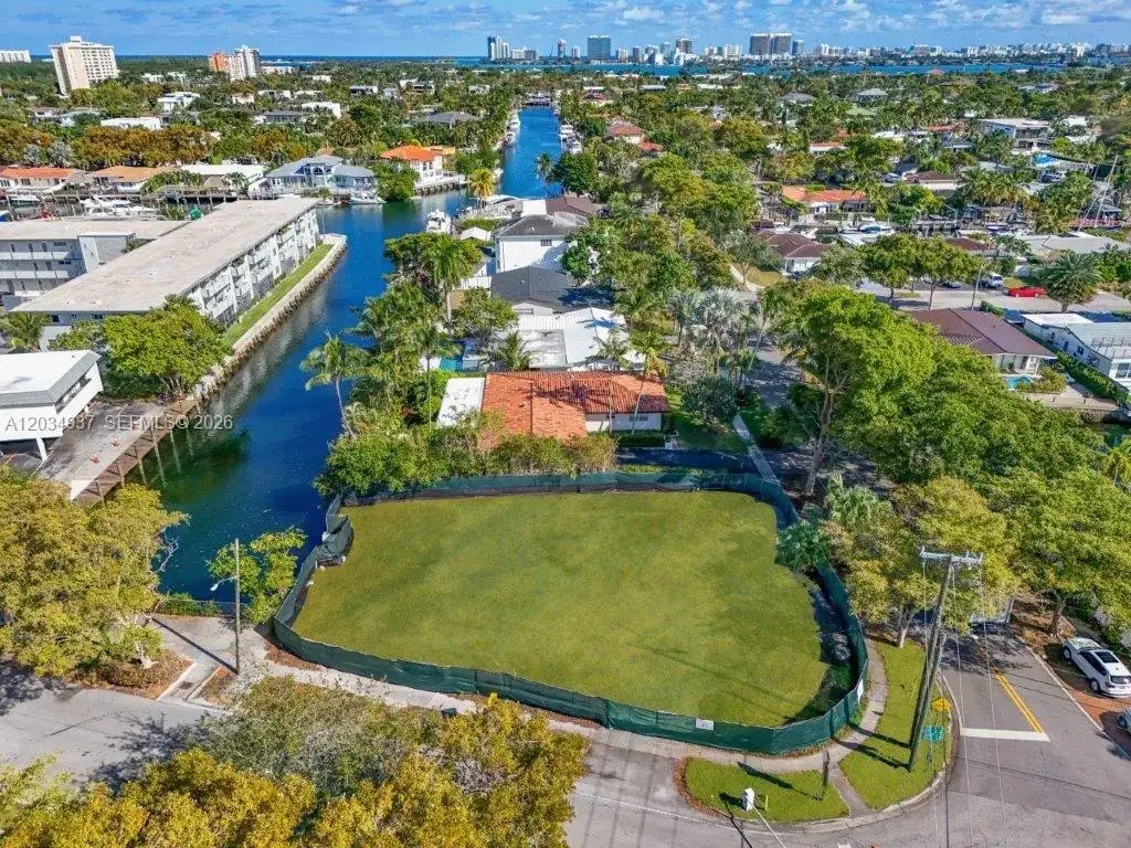 1805 Ixora Rd, North Miami FL 33181 photo 2