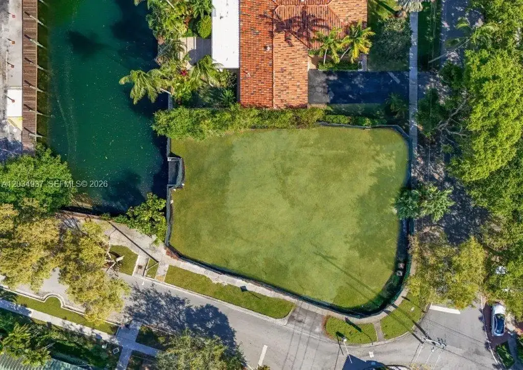 1805 Ixora Rd, North Miami FL 33181 photo 3