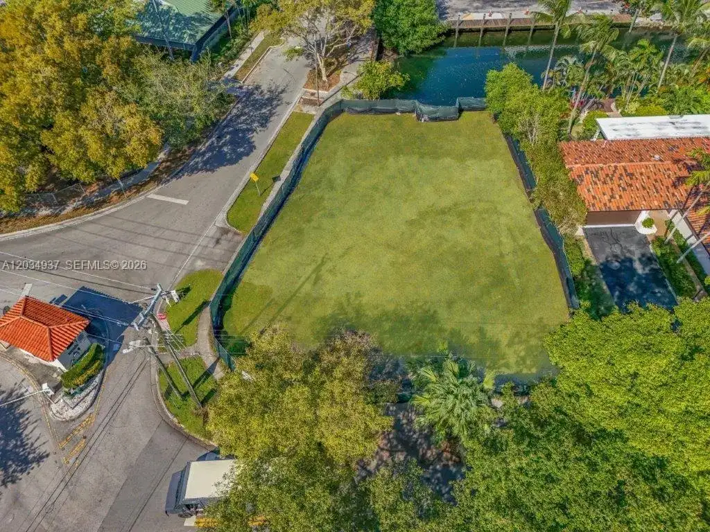 1805 Ixora Rd, North Miami FL 33181 photo 4