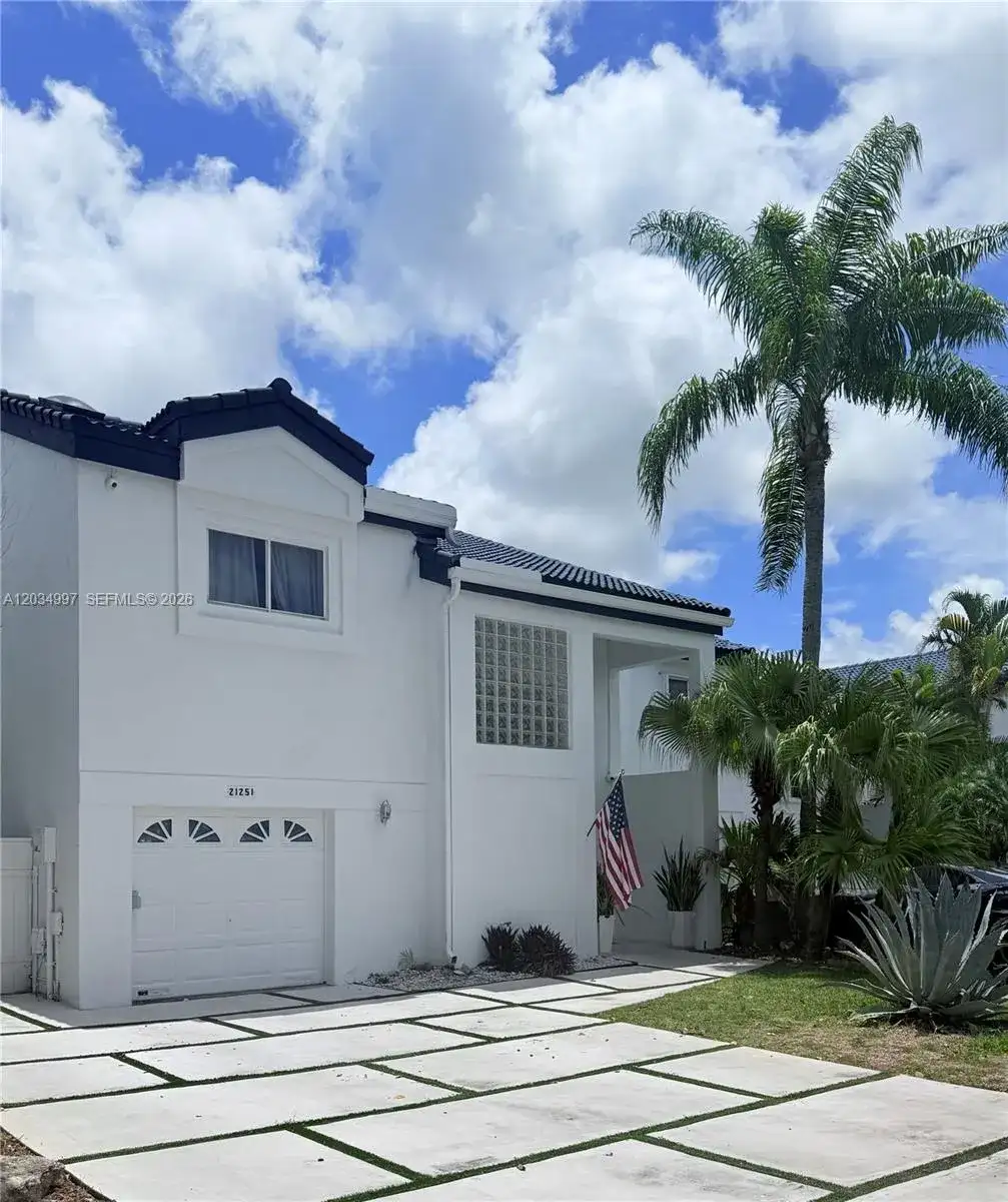 21251 NE 3rd Ct, Miami FL 33179 photo 2