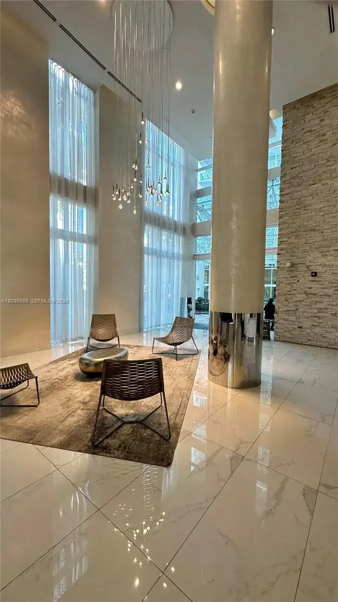 41 SE 5th St # 1104, Miami FL 33131 photo 4