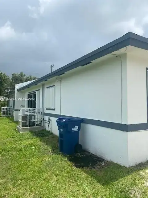 2271/2273 NW 66th St, Miami FL 33147 photo 4