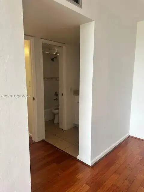 870 NW 87th Ave # 302, Miami FL 33172 photo 3