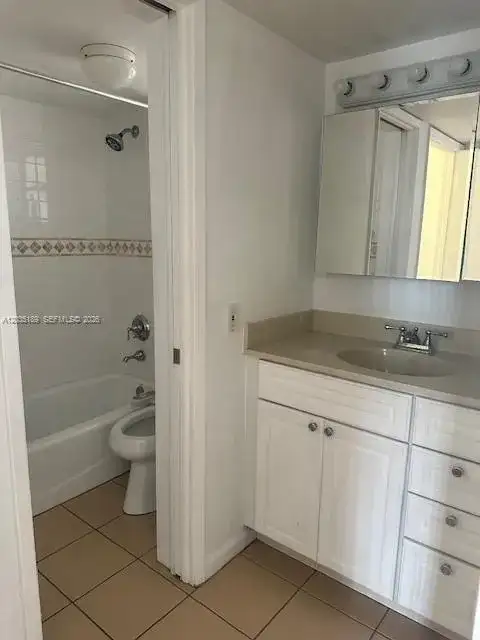 870 NW 87th Ave # 302, Miami FL 33172 photo 5