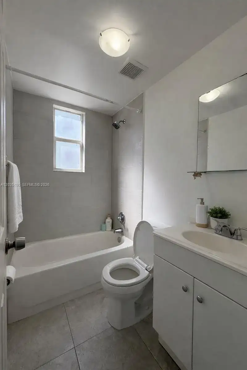 540 NW 7th St # 49, Miami FL 33136 photo 4