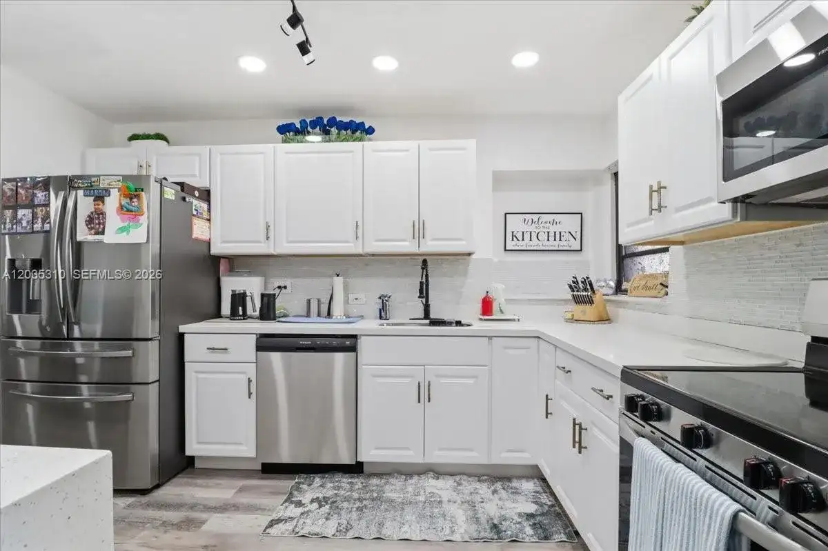 7551 Polk St, Hollywood FL 33024 photo 2