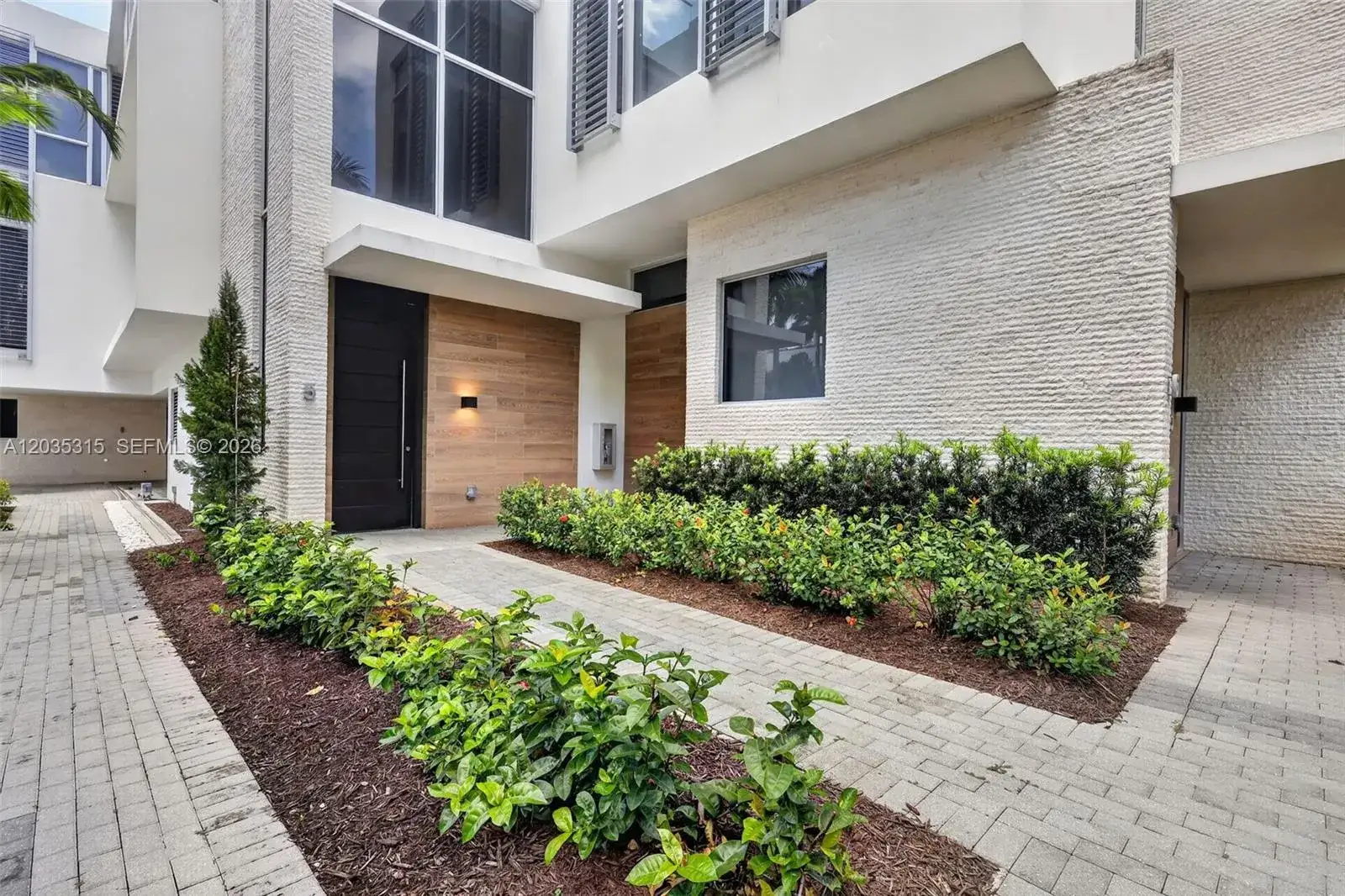 3750 Yacht Club Dr, Aventura FL 33180 photo 3