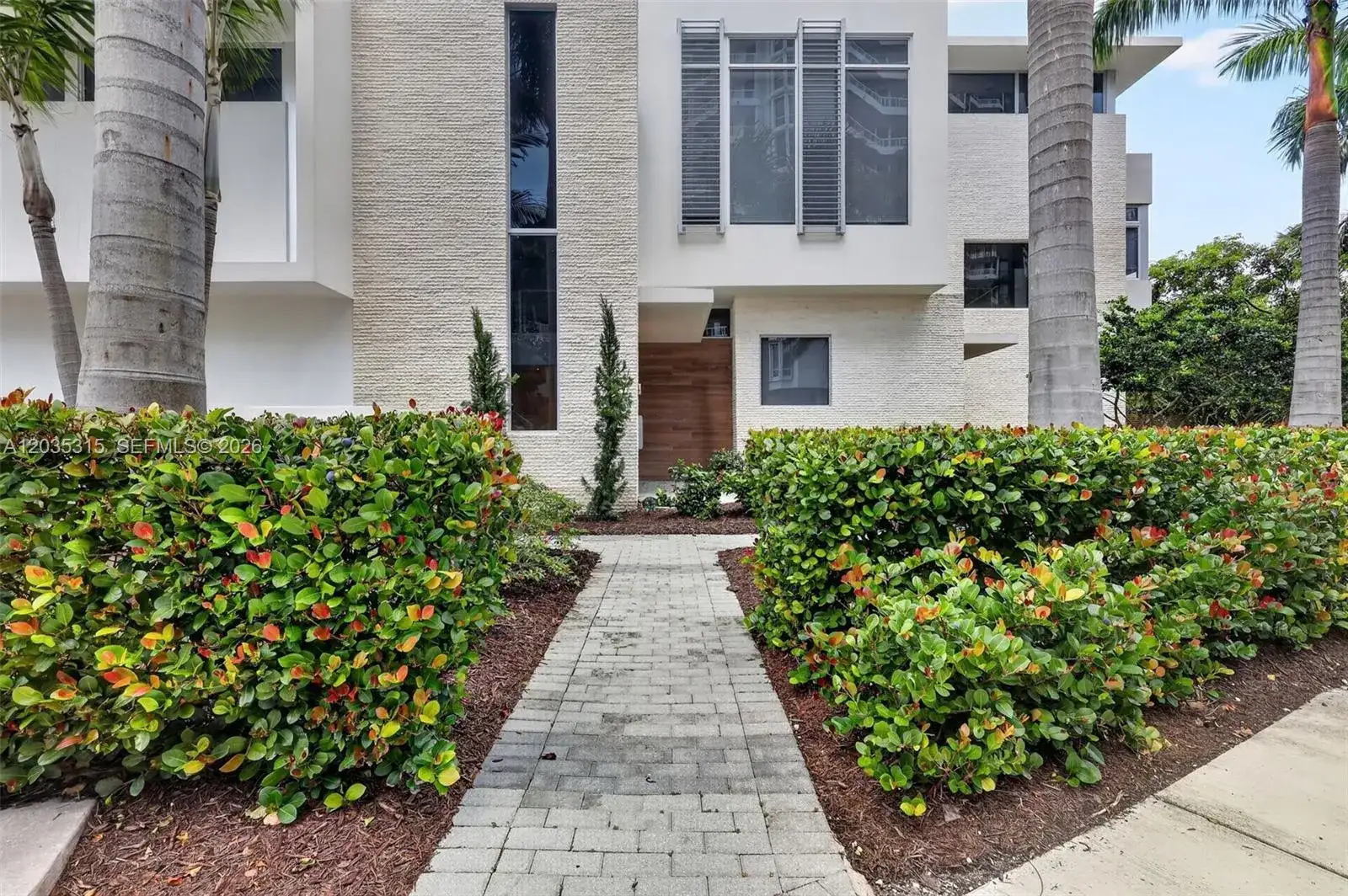 3750 Yacht Club Dr, Aventura FL 33180 photo 4